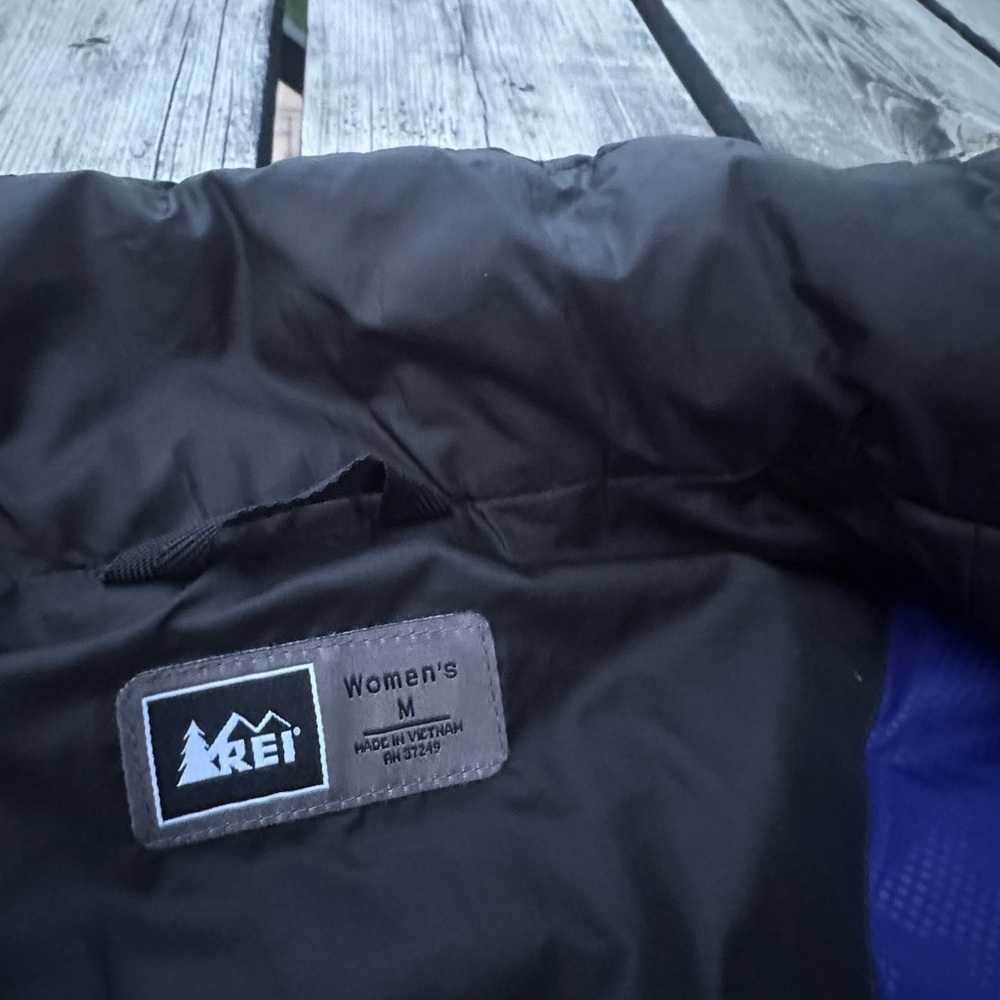 NWOT REI Women’s Black Puffer Down Vest w/ Pockets (M) - Picture 8 of 9
